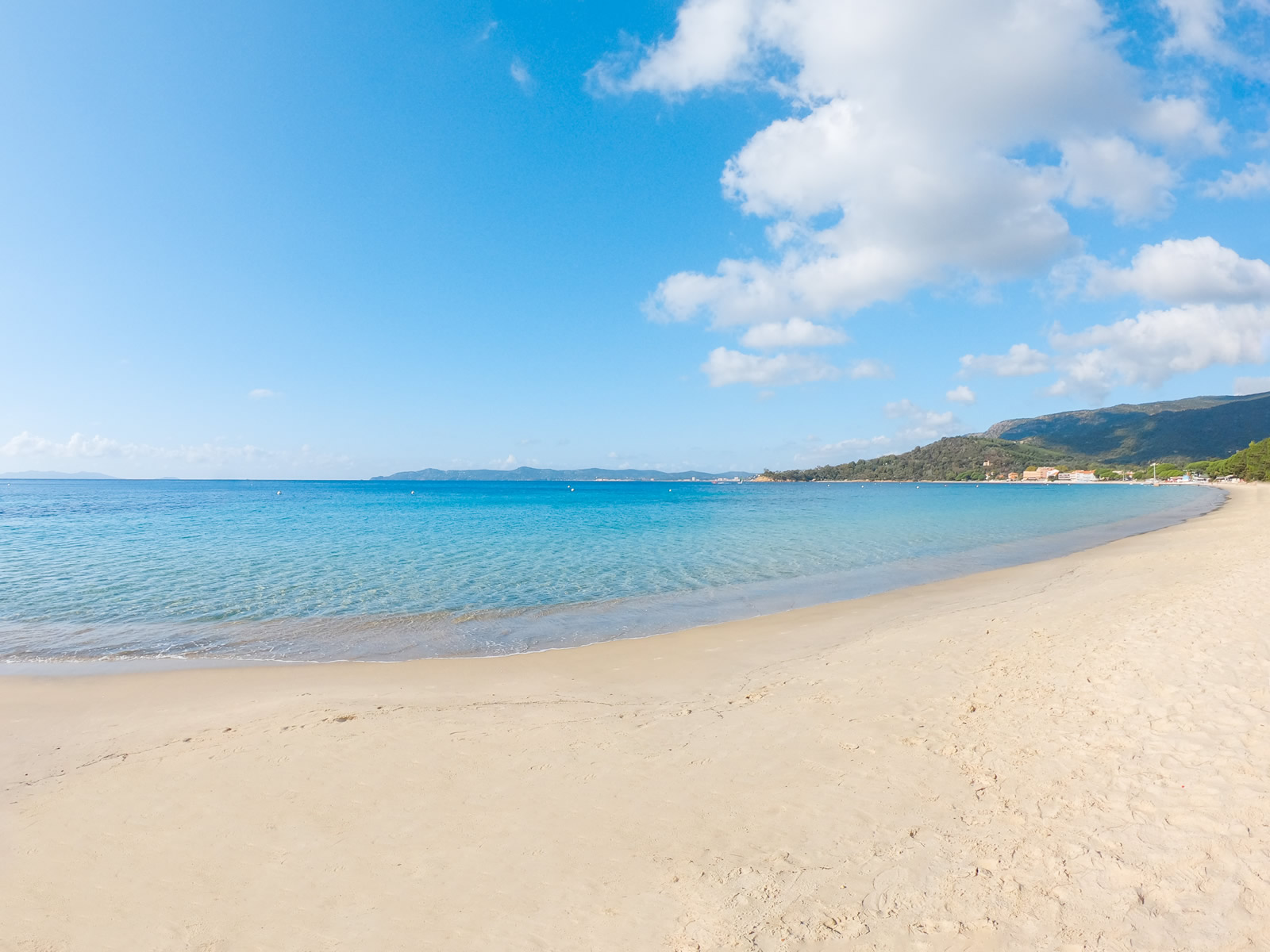 Location villa cavaliere lavandou pieds dans l'eau