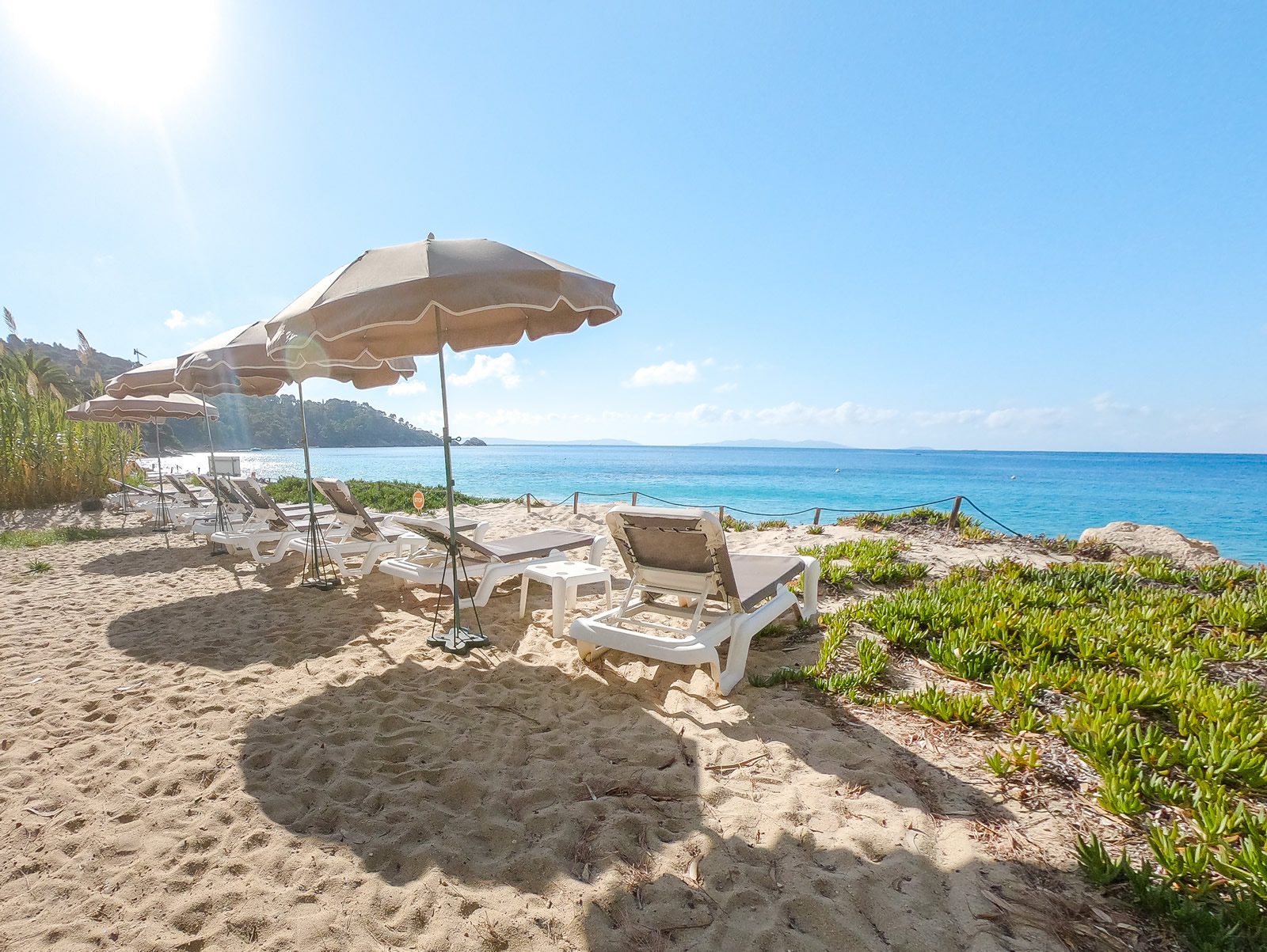 Location villa cavaliere lavandou pieds dans l'eau