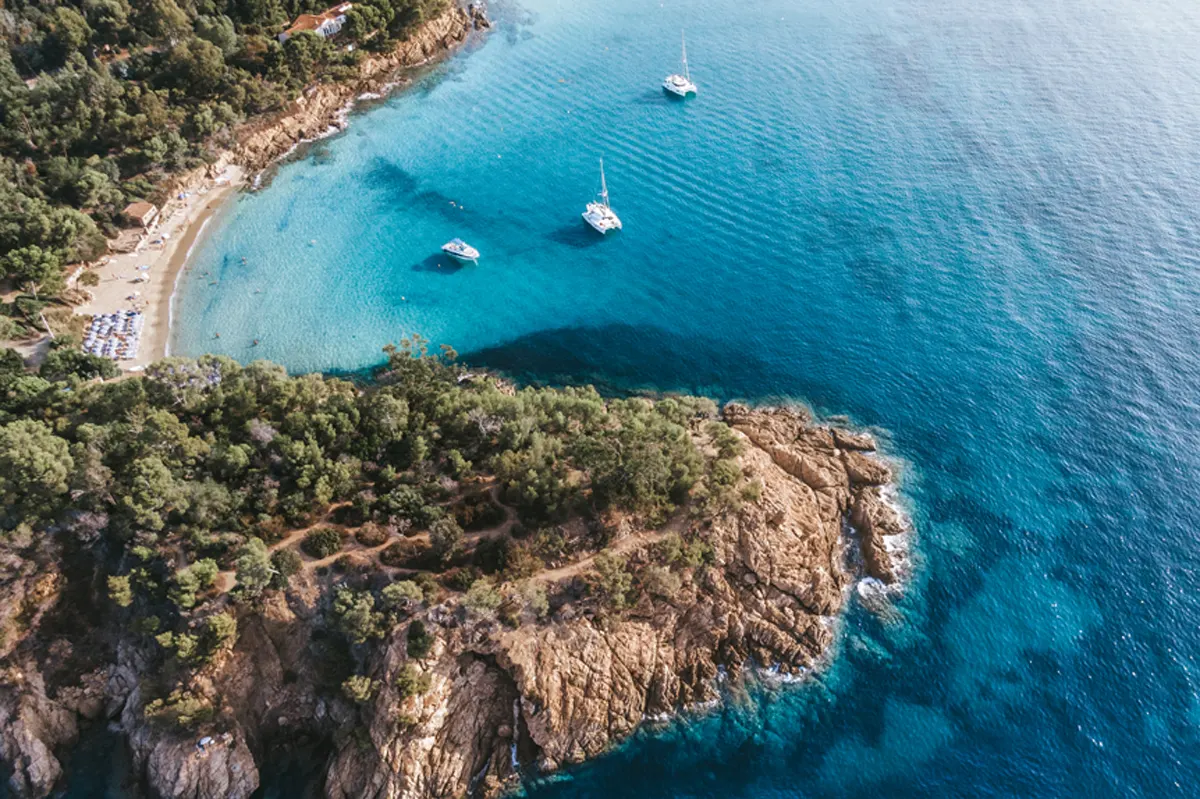 Location villa cavaliere lavandou pieds dans l'eau