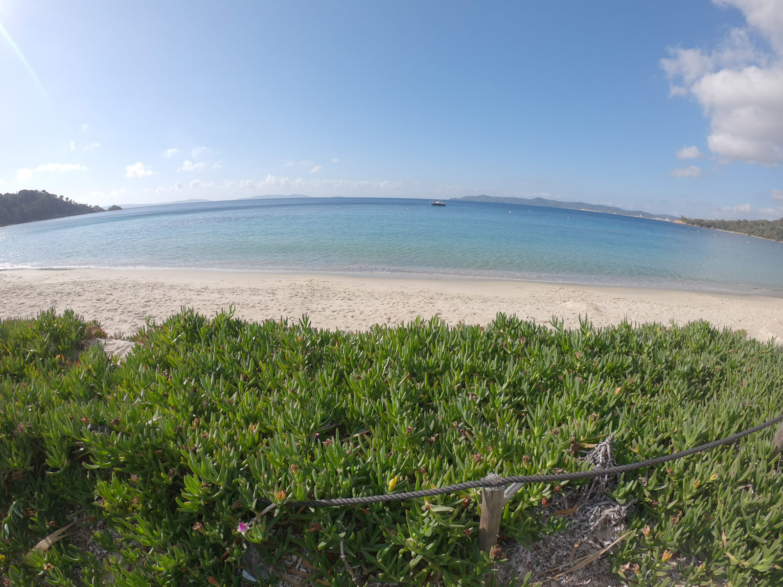 Location villa cavaliere lavandou pieds dans l'eau