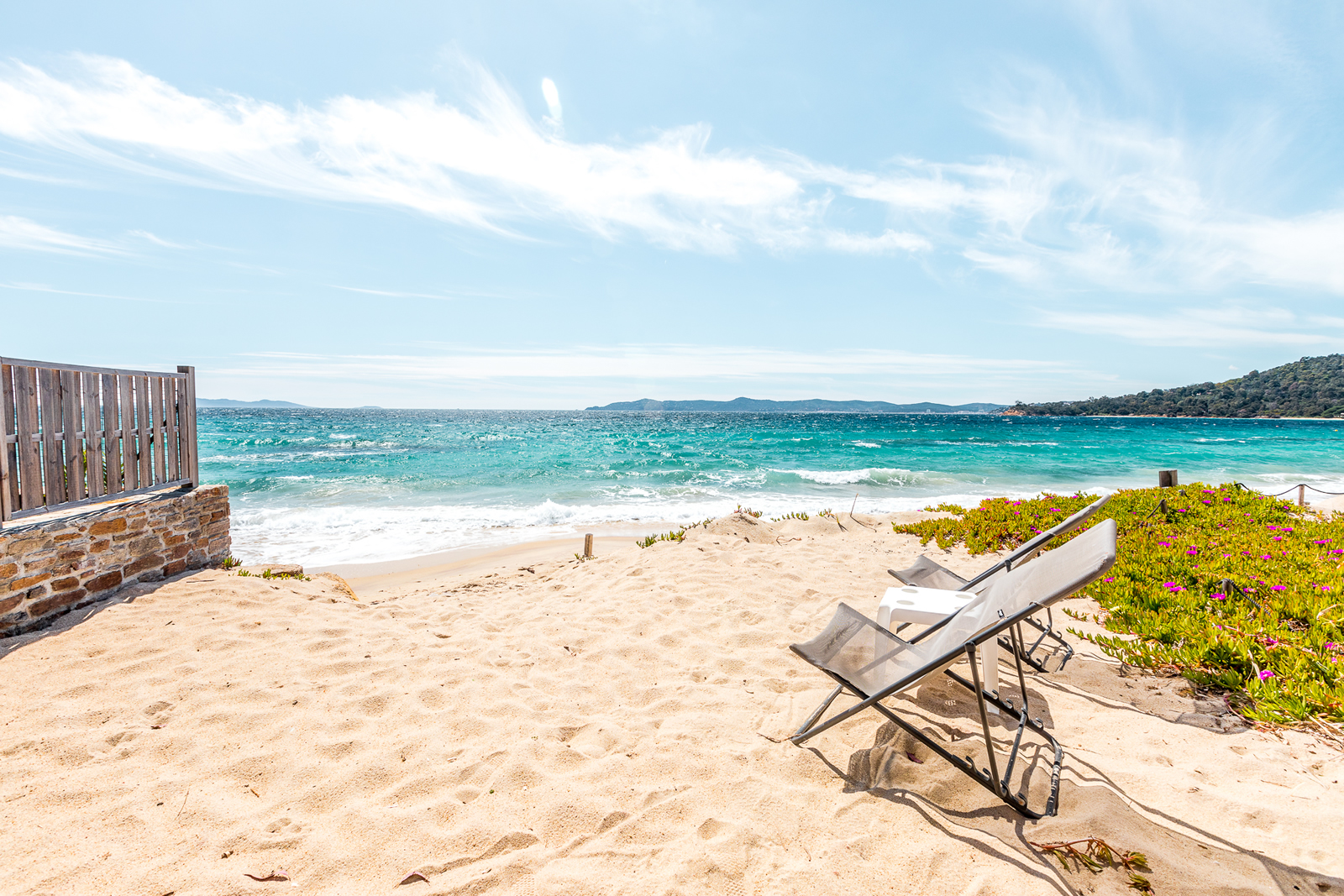 Location villa cavaliere lavandou pieds dans l'eau