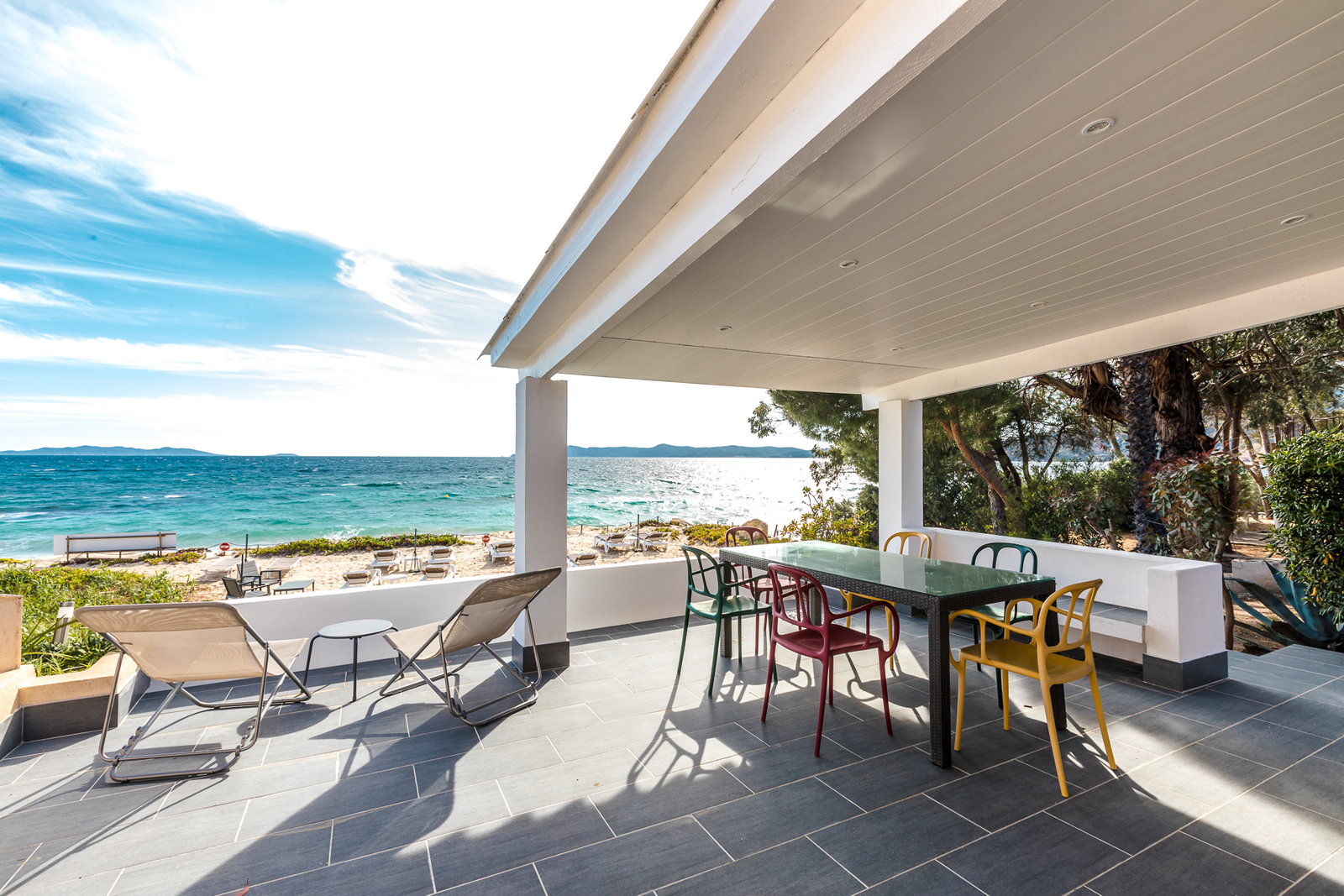 Location villa cavaliere lavandou pieds dans l'eau