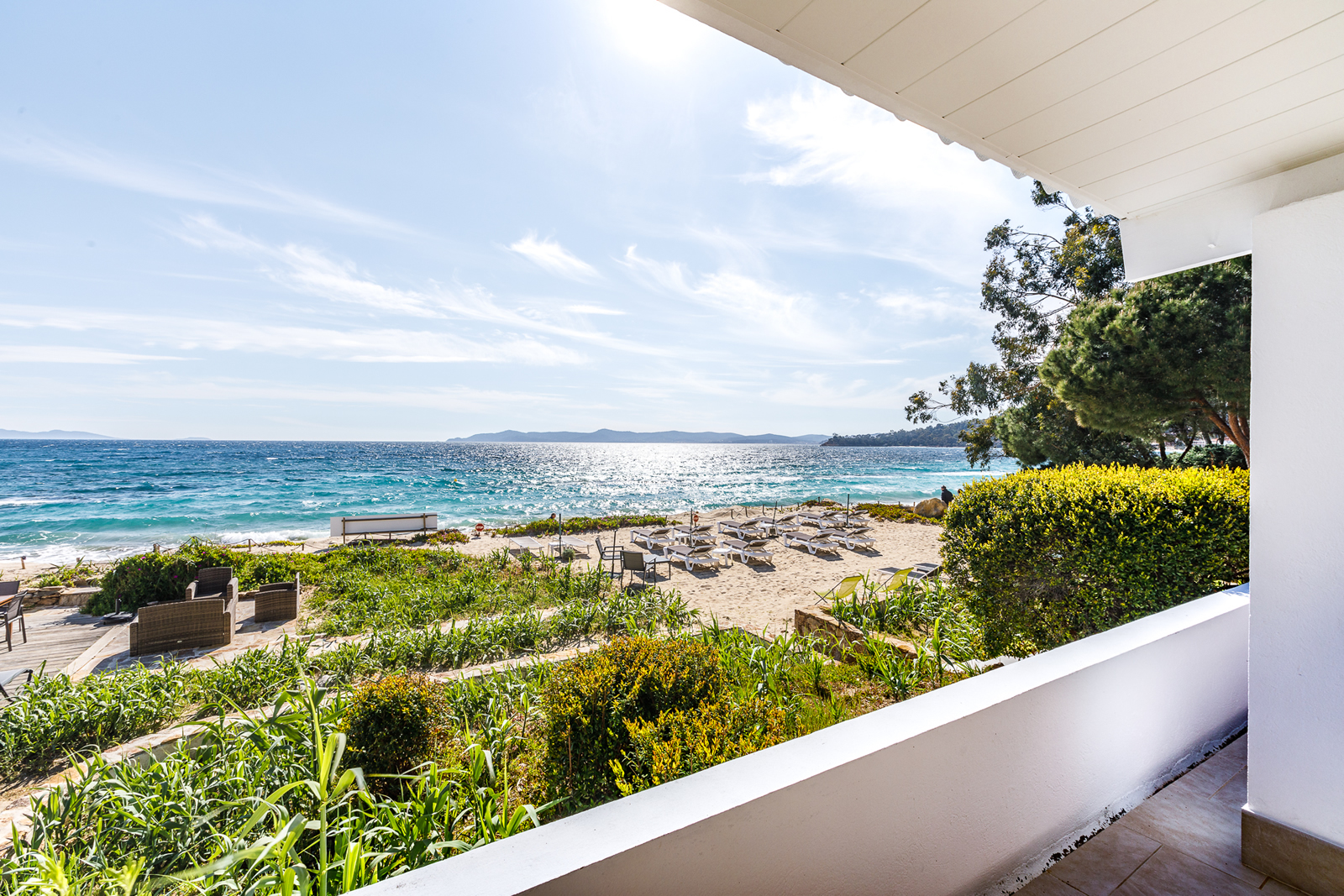 Location villa cavaliere lavandou pieds dans l'eau